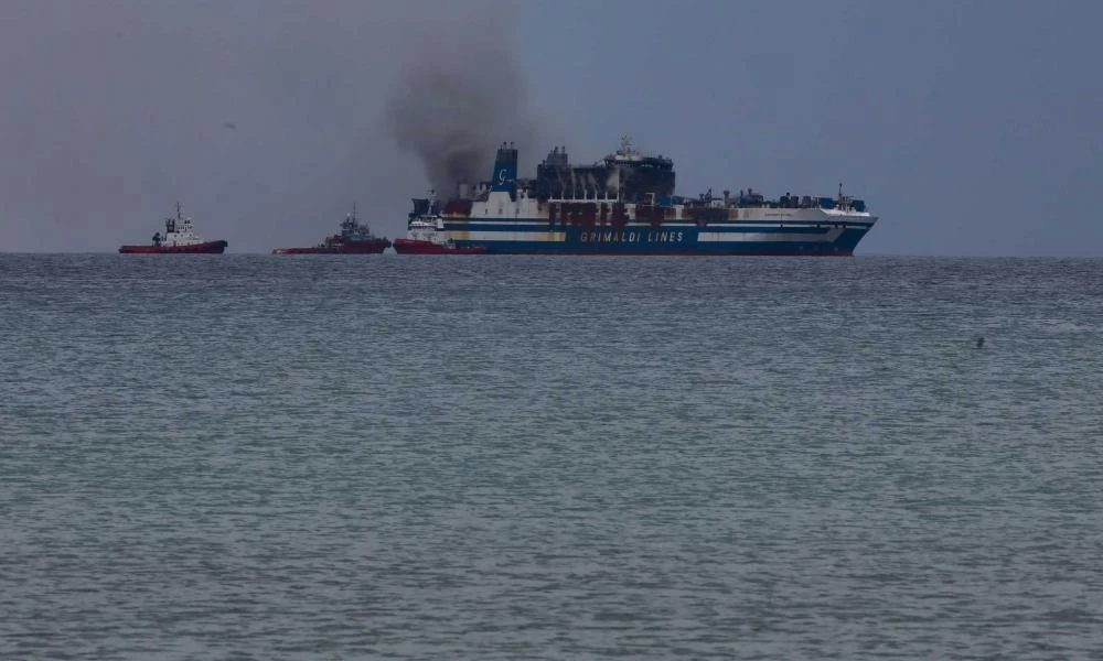 Euroferry Olympia: Κορυφώνεται η αγωνία για τους 10 αγνοούμενους – Πώς γίνεται η επιχείρηση της ΕΜΑΚ